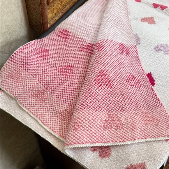 Rachel Zoe White Throw with Pink and Red Heart Pattern. Oversized 50” x 70”. - Picture 6 of 14